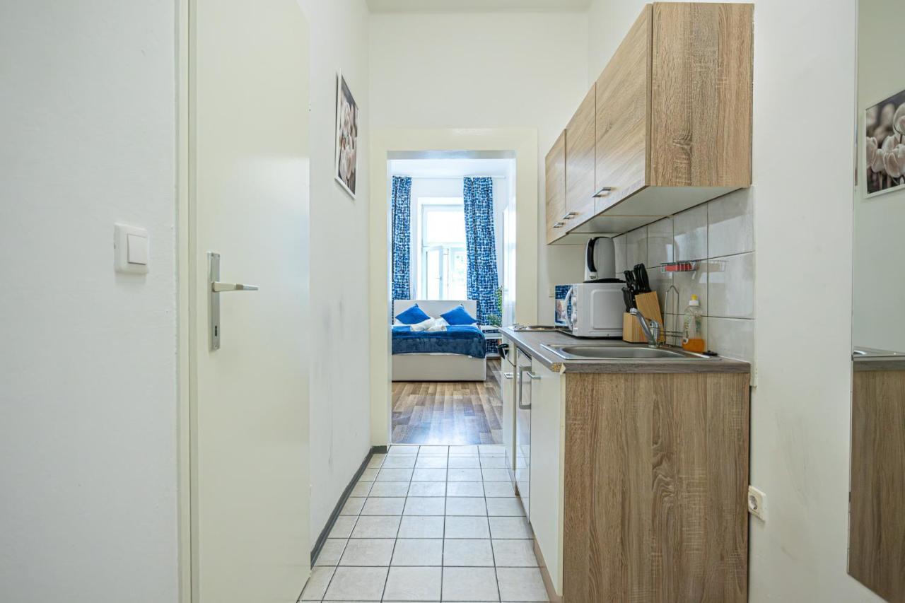 Modern Comforts: Chic Studio Apt Centrally Located Wenen Buitenkant foto
