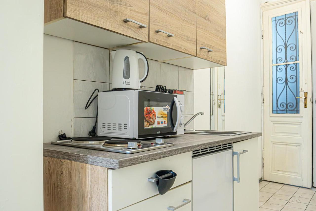 Modern Comforts: Chic Studio Apt Centrally Located Wenen Buitenkant foto