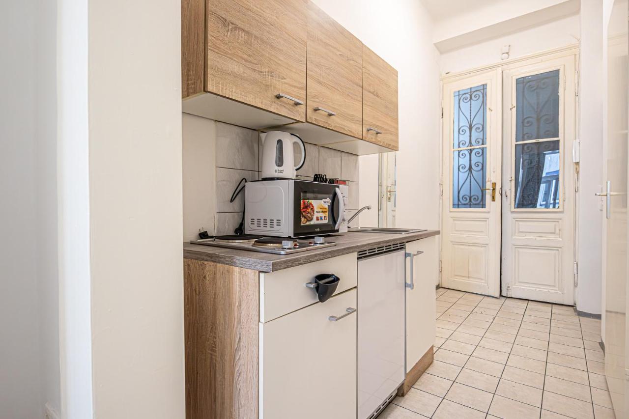 Modern Comforts: Chic Studio Apt Centrally Located Wenen Buitenkant foto