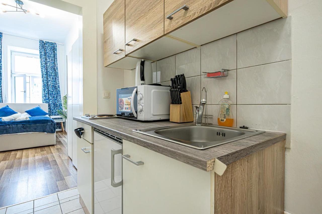 Modern Comforts: Chic Studio Apt Centrally Located Wenen Buitenkant foto